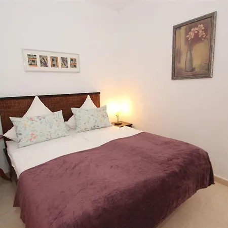 Moderne Colibri Mit Terrasse By Interhome